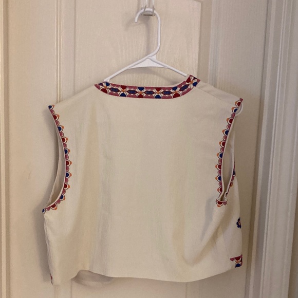 Floral Embroidered Vest - Picture 9 of 11